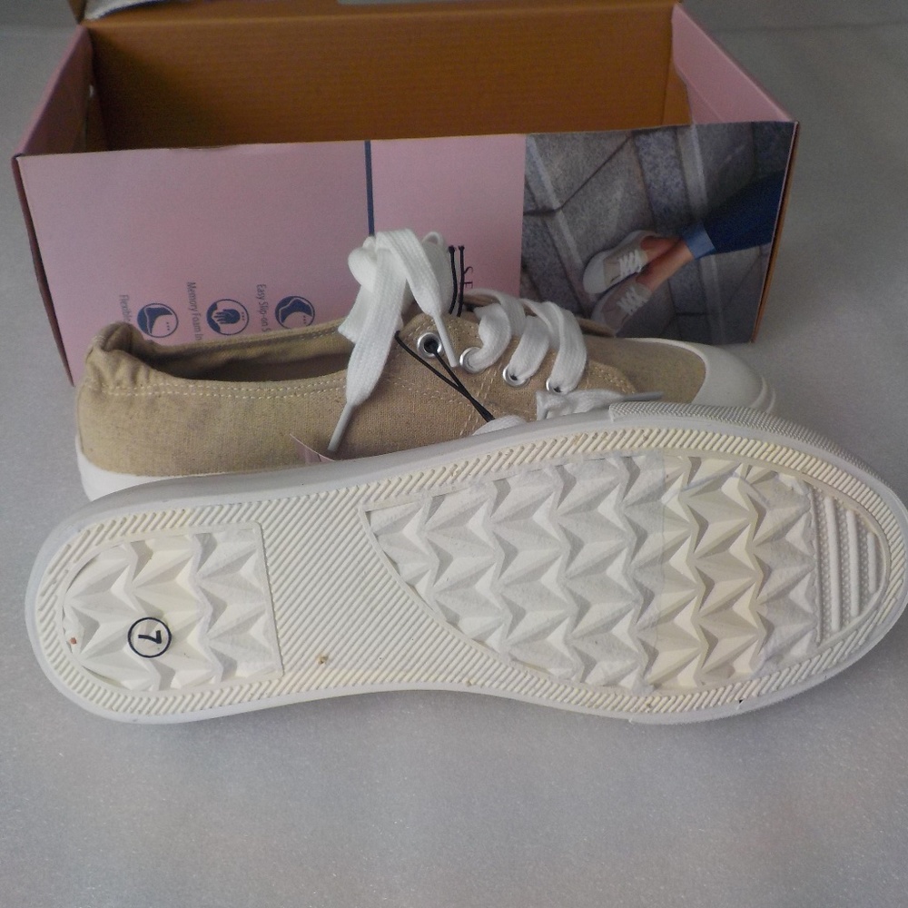 NEW Memory Foam Canvas Sneakers BOXED - Picture 4 of 7